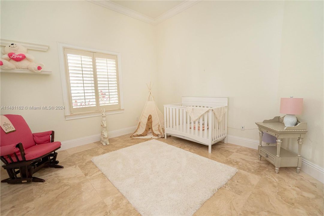 最近售出: $3,300,000 (5 贝兹, 4 浴室, 4172 平方英尺)