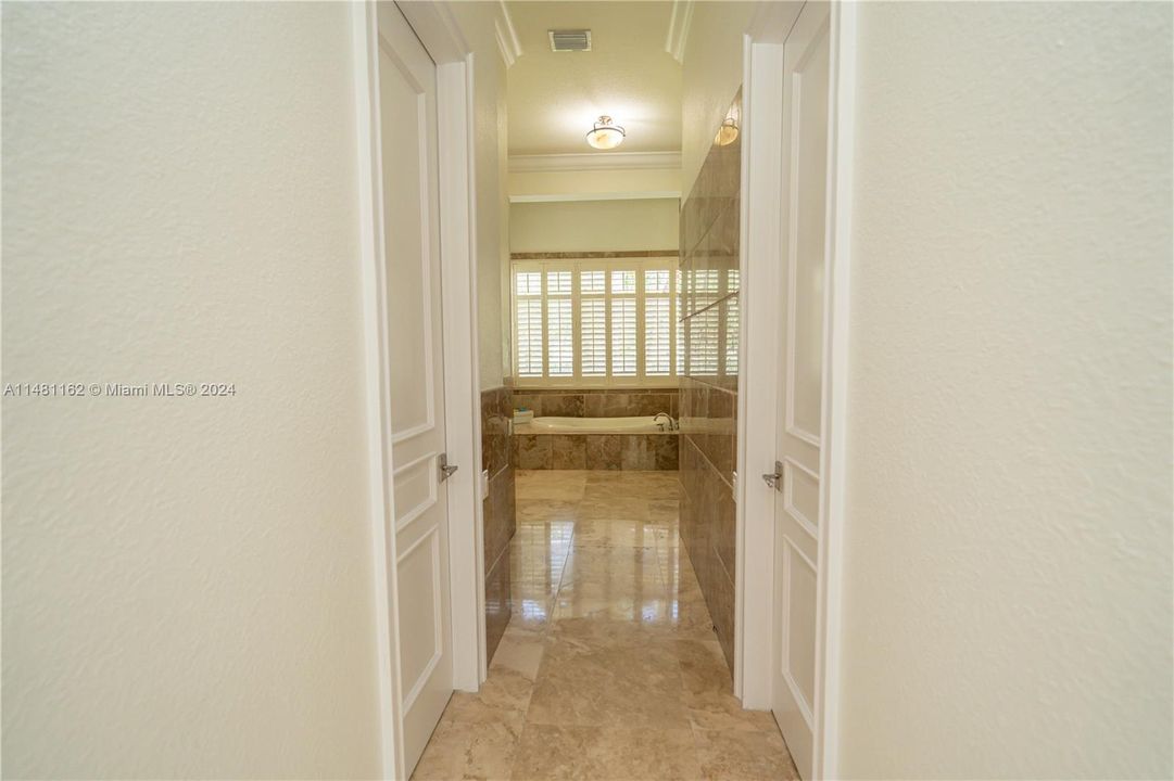 最近售出: $3,300,000 (5 贝兹, 4 浴室, 4172 平方英尺)