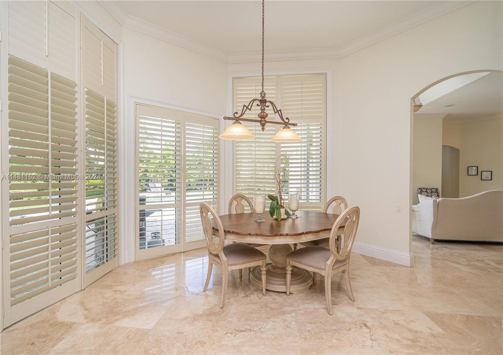 最近售出: $3,300,000 (5 贝兹, 4 浴室, 4172 平方英尺)