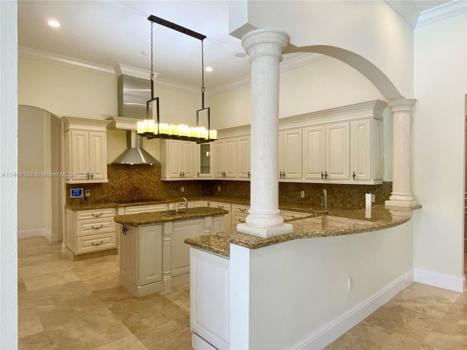 最近售出: $3,300,000 (5 贝兹, 4 浴室, 4172 平方英尺)