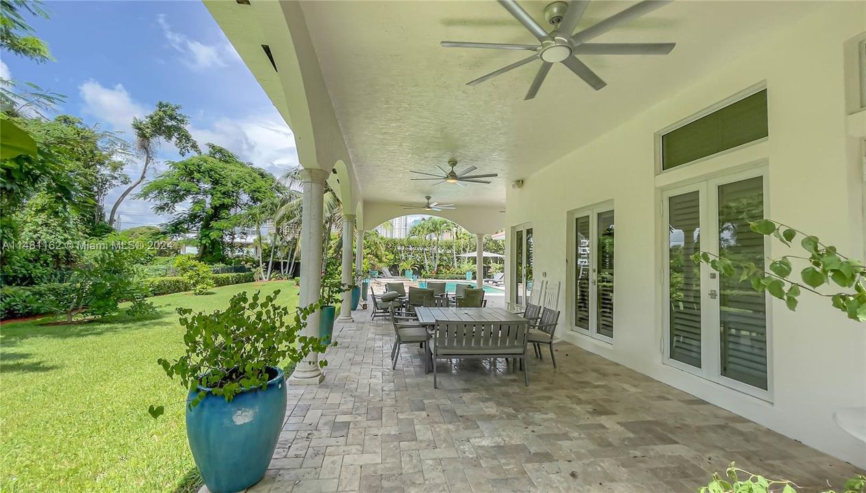 最近售出: $3,300,000 (5 贝兹, 4 浴室, 4172 平方英尺)