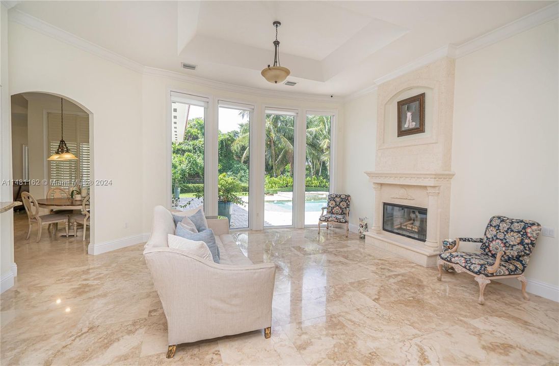 最近售出: $3,300,000 (5 贝兹, 4 浴室, 4172 平方英尺)