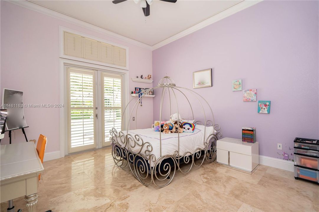 最近售出: $3,300,000 (5 贝兹, 4 浴室, 4172 平方英尺)