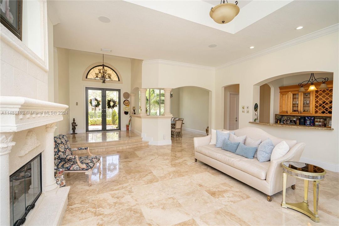 最近售出: $3,300,000 (5 贝兹, 4 浴室, 4172 平方英尺)