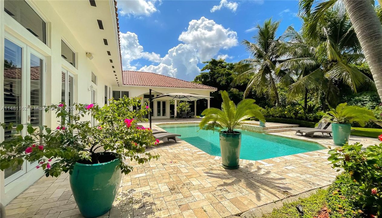 最近售出: $3,300,000 (5 贝兹, 4 浴室, 4172 平方英尺)