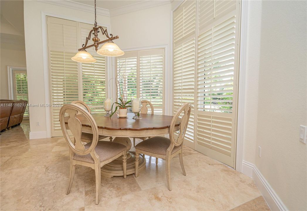 最近售出: $3,300,000 (5 贝兹, 4 浴室, 4172 平方英尺)