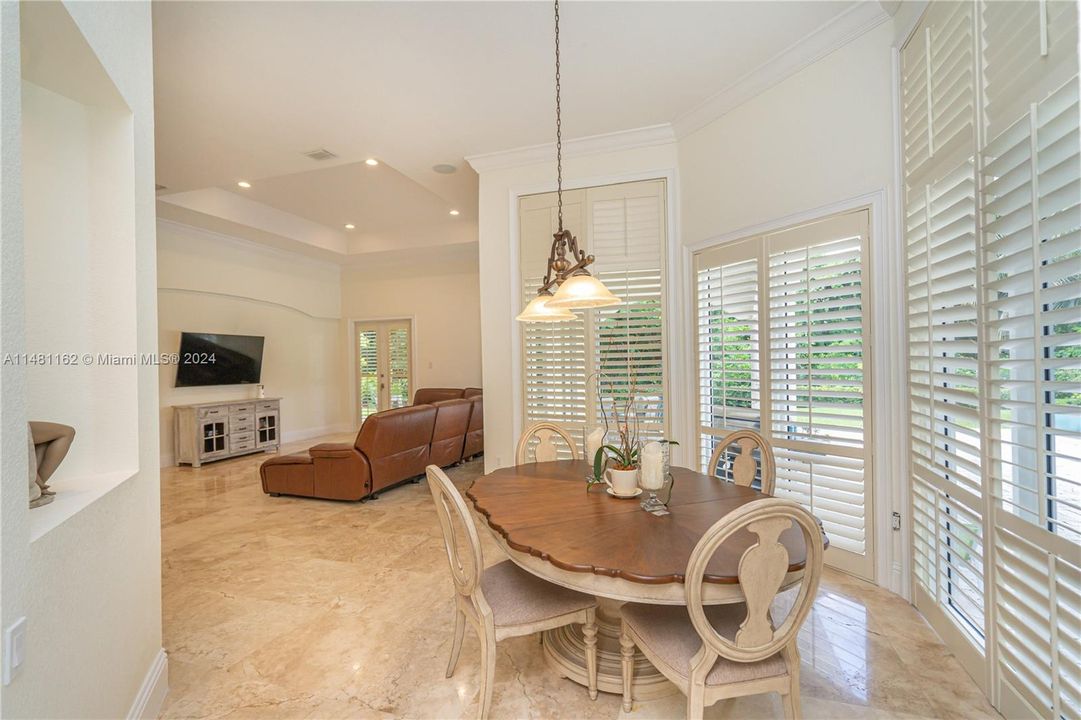 最近售出: $3,300,000 (5 贝兹, 4 浴室, 4172 平方英尺)