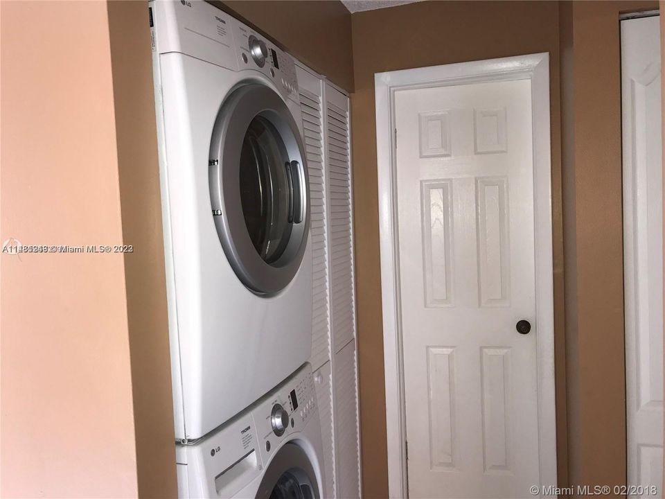 Recently Rented: $2,500 (2 beds, 2 baths, 940 Square Feet)