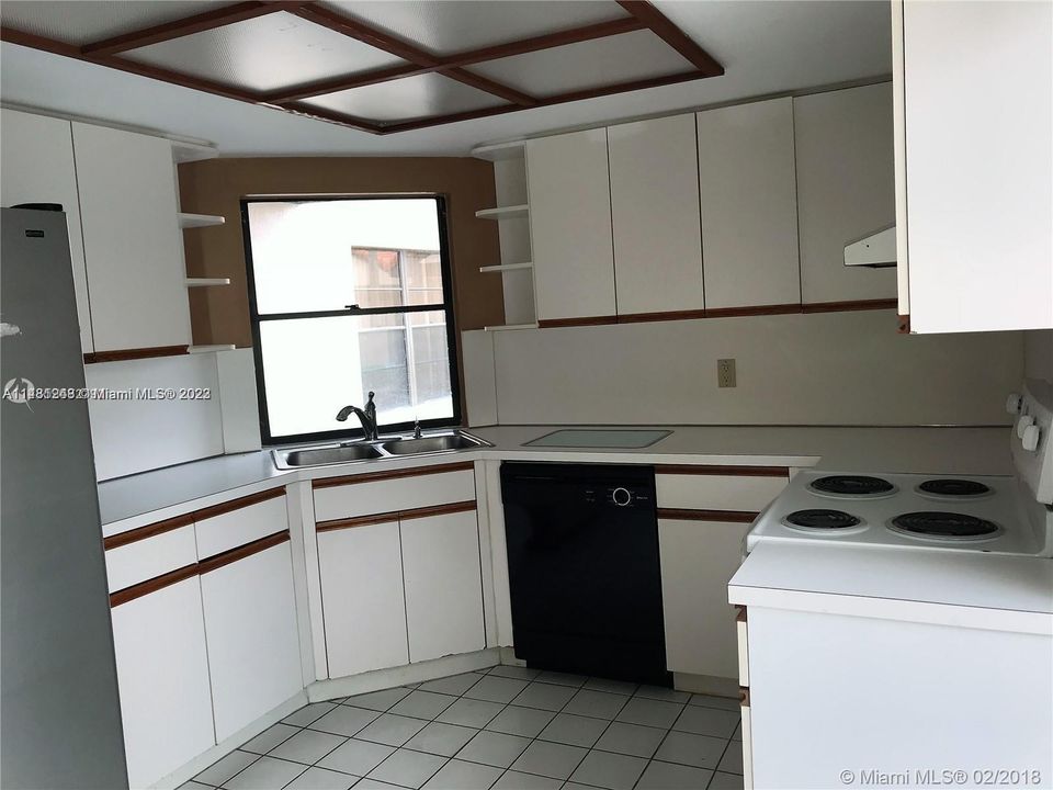 Recently Rented: $2,500 (2 beds, 2 baths, 940 Square Feet)