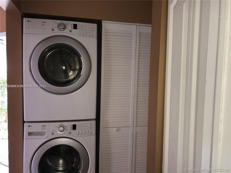 Recently Rented: $2,500 (2 beds, 2 baths, 940 Square Feet)