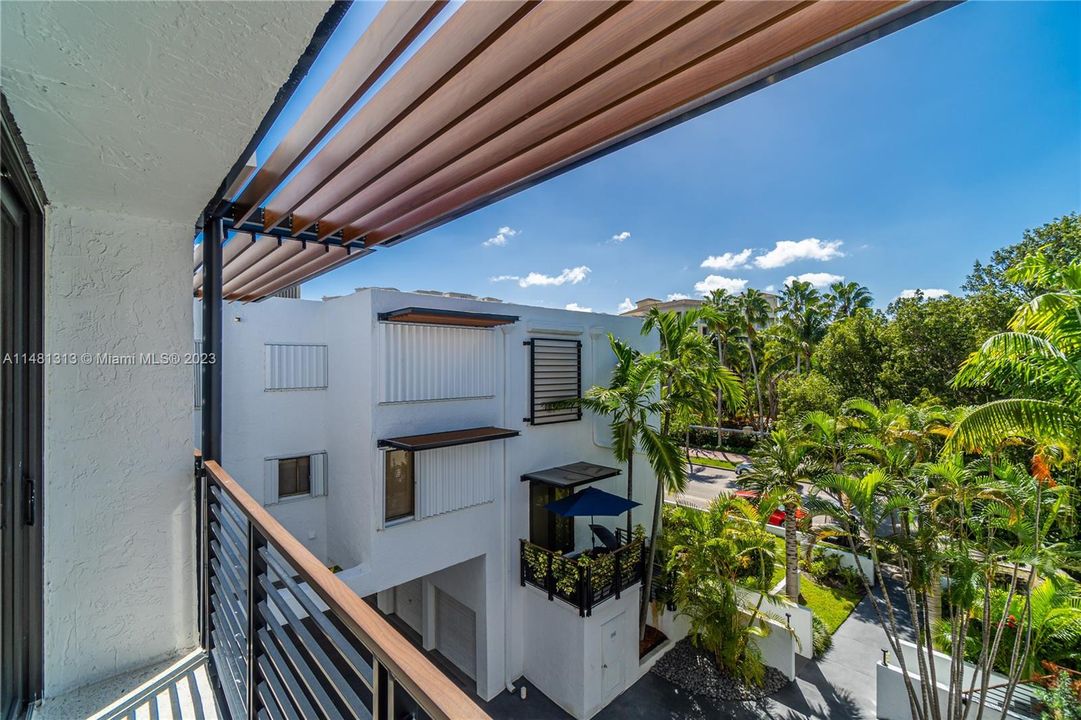 Recently Sold: $2,400,000 (4 beds, 3 baths, 2442 Square Feet)