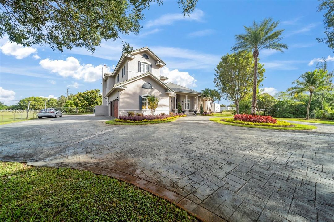 For Sale: $1,800,000 (4 beds, 4 baths, 4651 Square Feet)