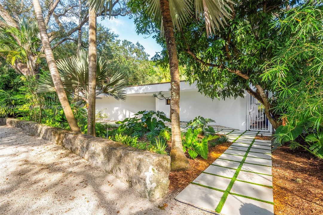 Недавно продано: $4,500,000 (3 спален, 3 ванн, 2409 Квадратных фут)