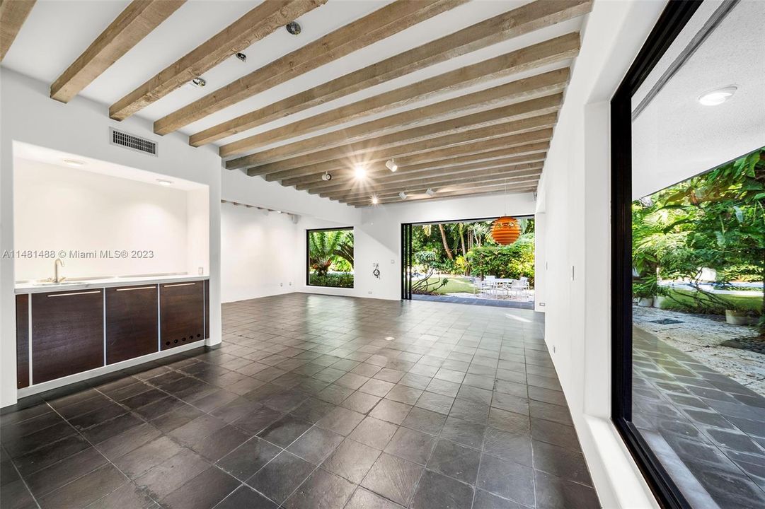 Недавно продано: $4,500,000 (3 спален, 3 ванн, 2409 Квадратных фут)