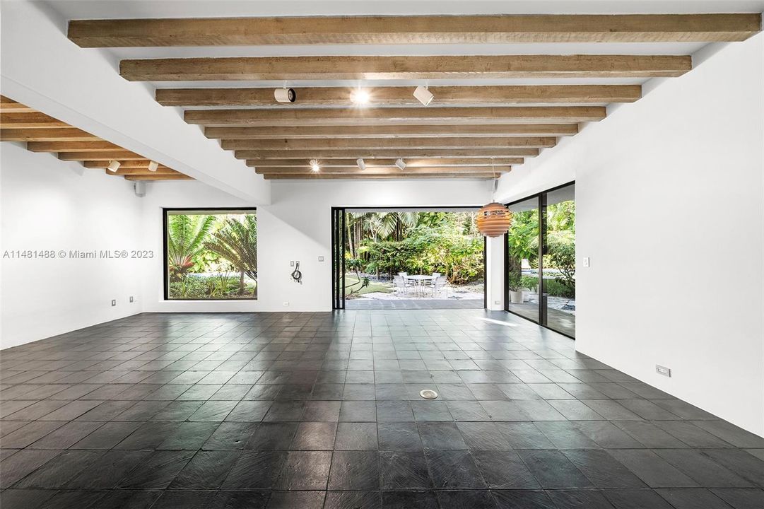 Недавно продано: $4,500,000 (3 спален, 3 ванн, 2409 Квадратных фут)