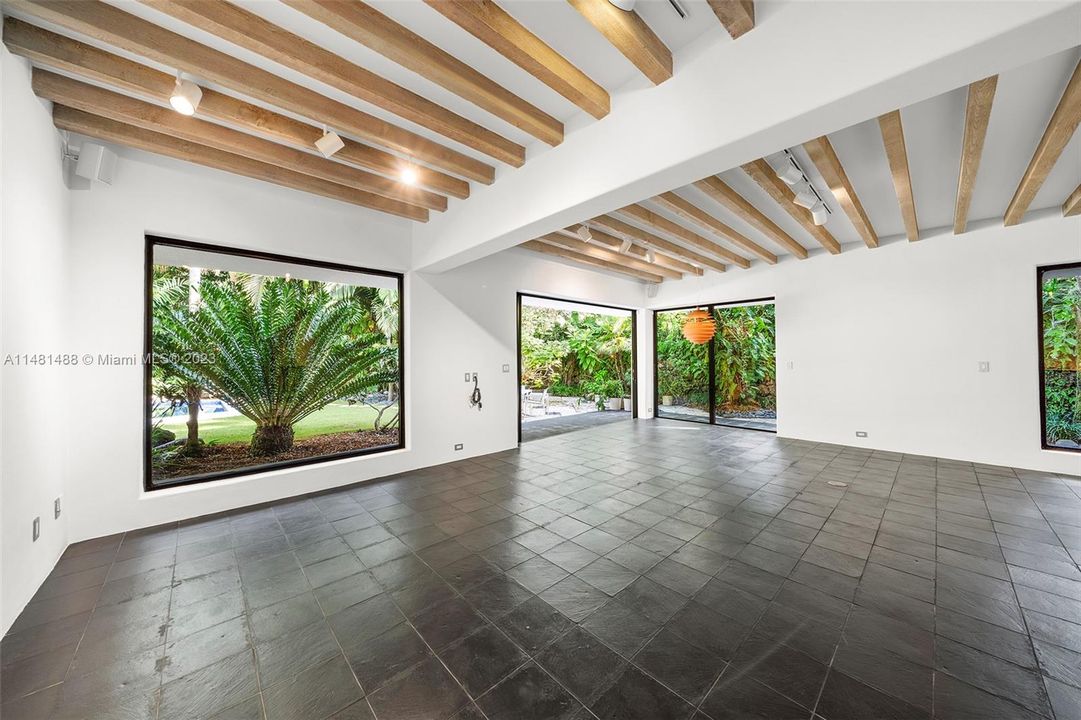 Недавно продано: $4,500,000 (3 спален, 3 ванн, 2409 Квадратных фут)