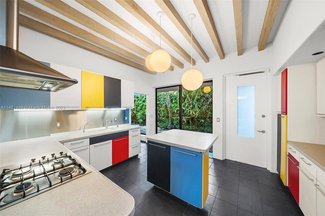 Недавно продано: $4,500,000 (3 спален, 3 ванн, 2409 Квадратных фут)