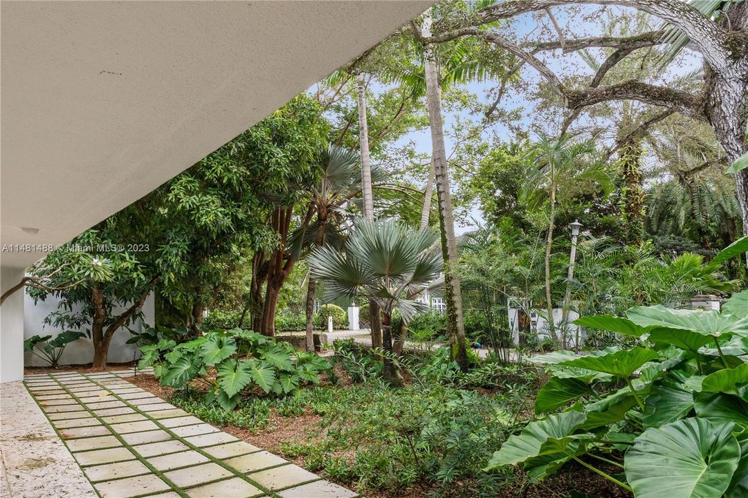 Недавно продано: $4,500,000 (3 спален, 3 ванн, 2409 Квадратных фут)