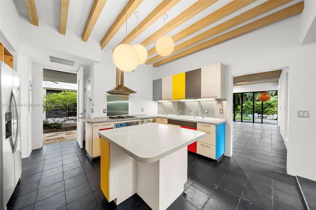 Недавно продано: $4,500,000 (3 спален, 3 ванн, 2409 Квадратных фут)