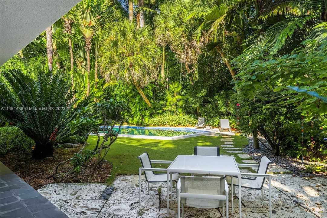 Недавно продано: $4,500,000 (3 спален, 3 ванн, 2409 Квадратных фут)