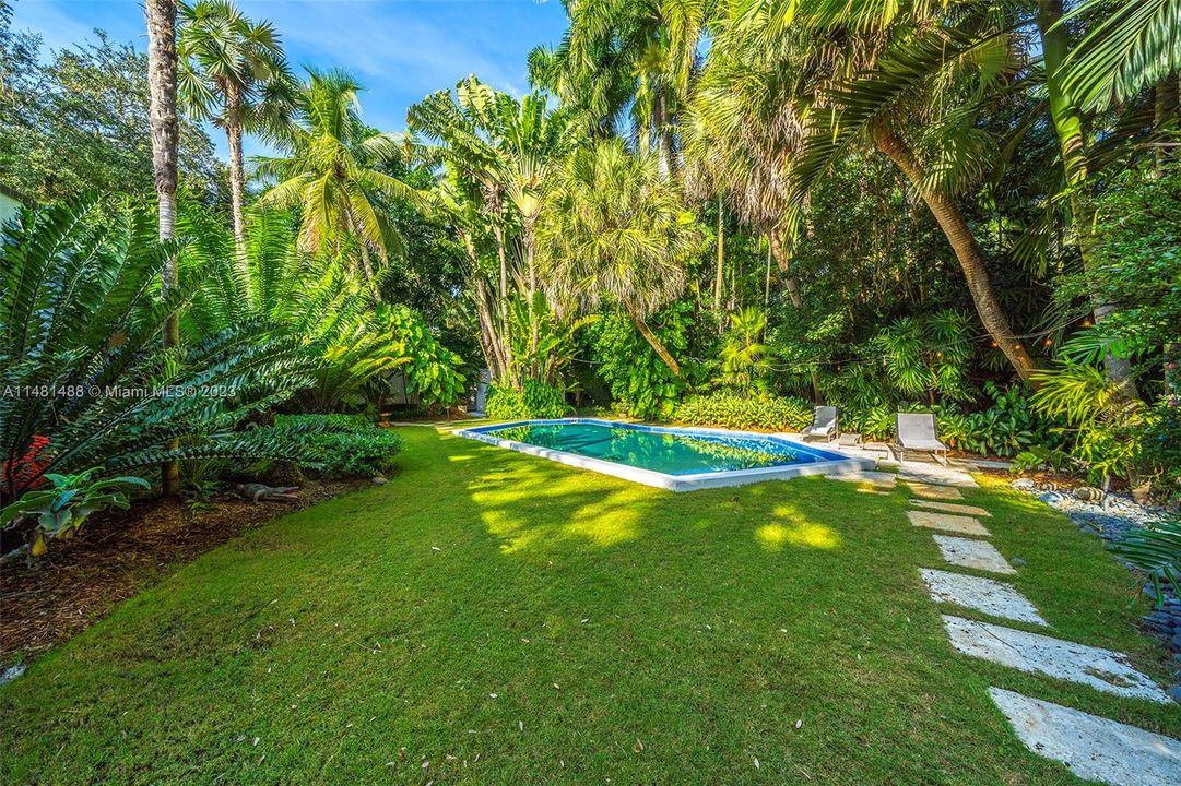 Недавно продано: $4,500,000 (3 спален, 3 ванн, 2409 Квадратных фут)