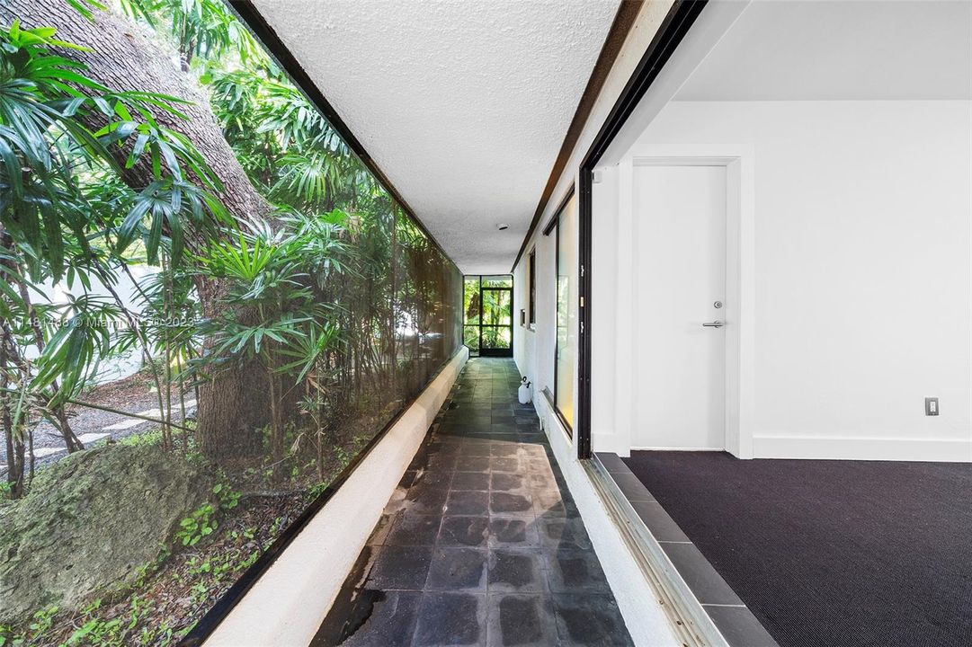 Недавно продано: $4,500,000 (3 спален, 3 ванн, 2409 Квадратных фут)