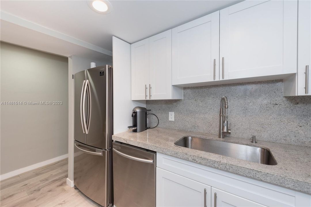 For Sale: $495,000 (1 beds, 1 baths, 690 Square Feet)