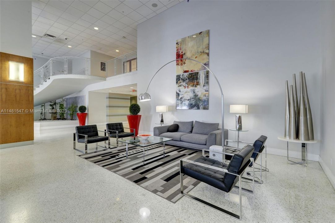 Recently Sold: $354,900 (1 beds, 1 baths, 906 Square Feet)