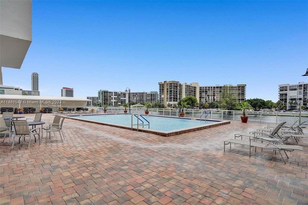 Recently Sold: $354,900 (1 beds, 1 baths, 906 Square Feet)