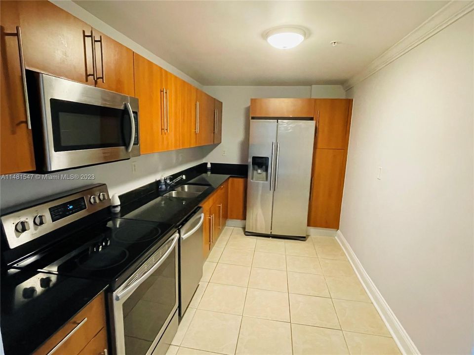 Recently Sold: $354,900 (1 beds, 1 baths, 906 Square Feet)