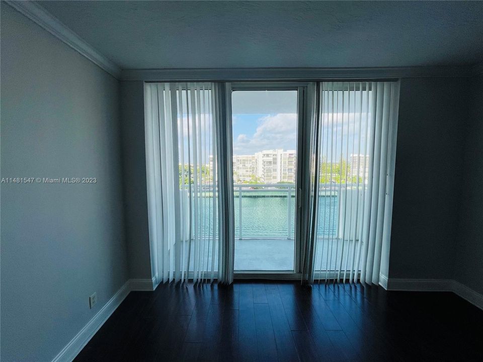 Recently Sold: $354,900 (1 beds, 1 baths, 906 Square Feet)