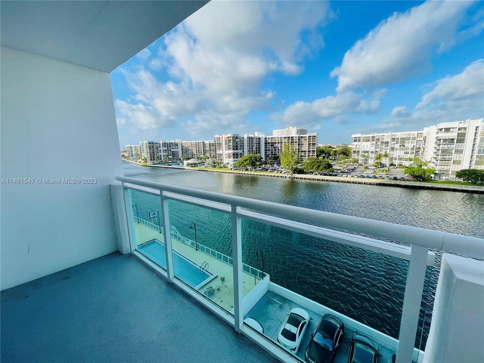 Recently Sold: $354,900 (1 beds, 1 baths, 906 Square Feet)