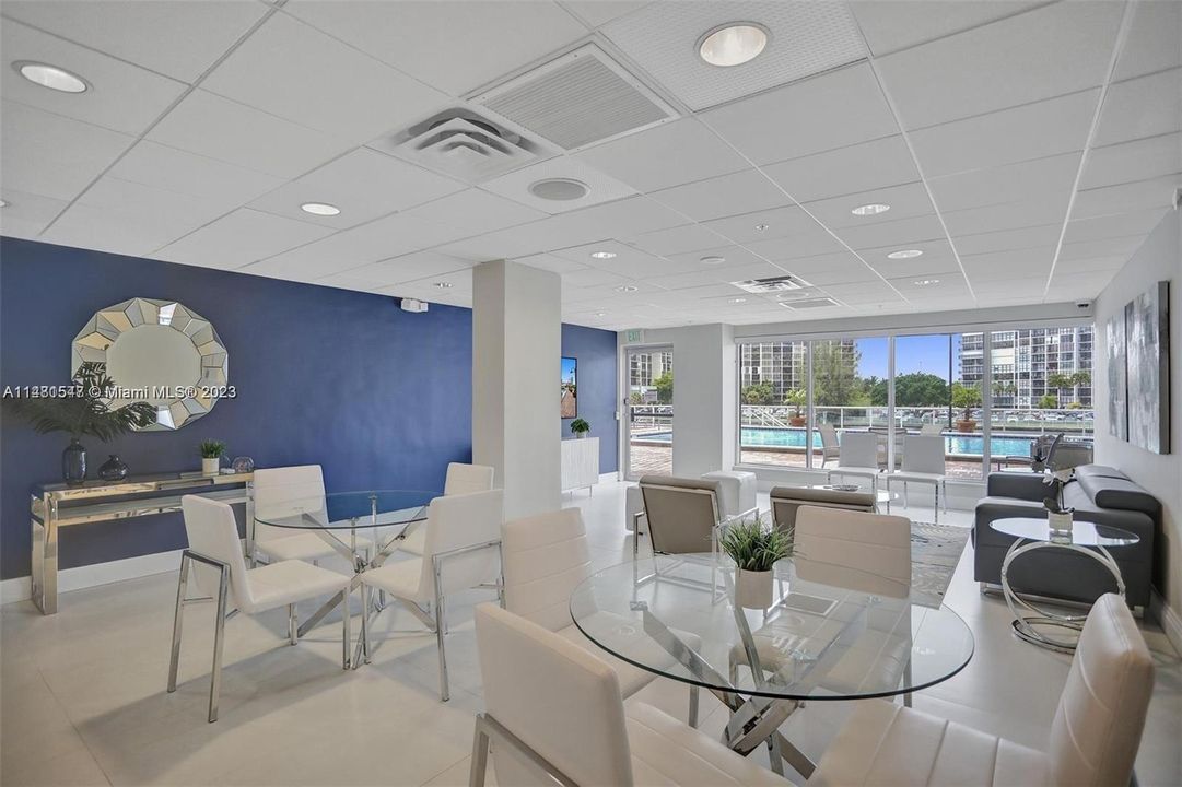 Recently Sold: $354,900 (1 beds, 1 baths, 906 Square Feet)