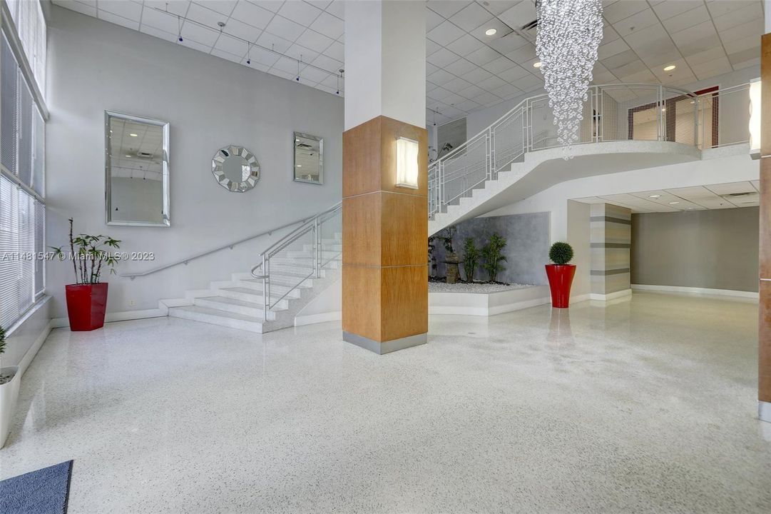 Recently Sold: $354,900 (1 beds, 1 baths, 906 Square Feet)