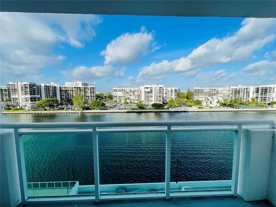 Recently Sold: $354,900 (1 beds, 1 baths, 906 Square Feet)