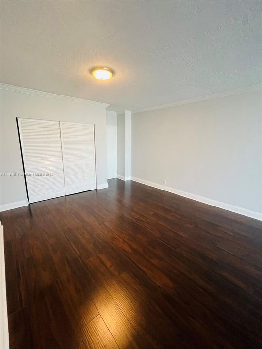 Recently Sold: $354,900 (1 beds, 1 baths, 906 Square Feet)