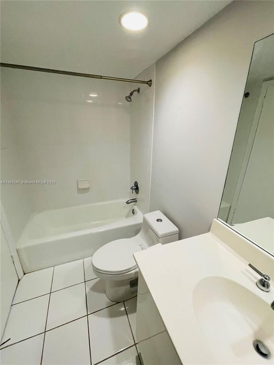 Recently Sold: $354,900 (1 beds, 1 baths, 906 Square Feet)