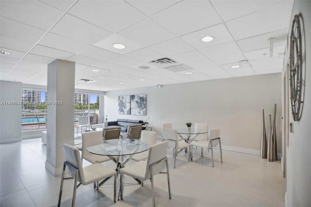 Recently Sold: $354,900 (1 beds, 1 baths, 906 Square Feet)