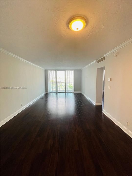 Recently Sold: $354,900 (1 beds, 1 baths, 906 Square Feet)