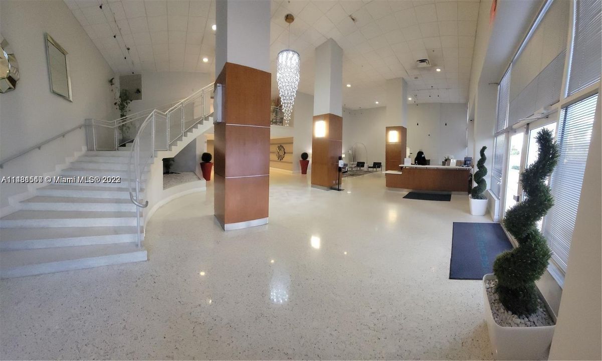 Recently Sold: $354,900 (1 beds, 1 baths, 906 Square Feet)