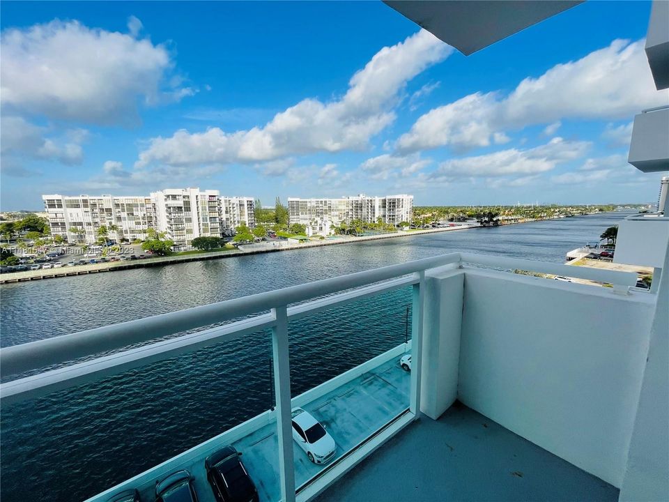 Recently Sold: $354,900 (1 beds, 1 baths, 906 Square Feet)