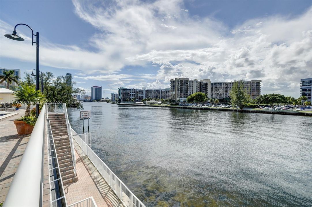 Recently Sold: $354,900 (1 beds, 1 baths, 906 Square Feet)