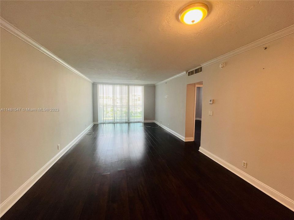 Recently Sold: $354,900 (1 beds, 1 baths, 906 Square Feet)