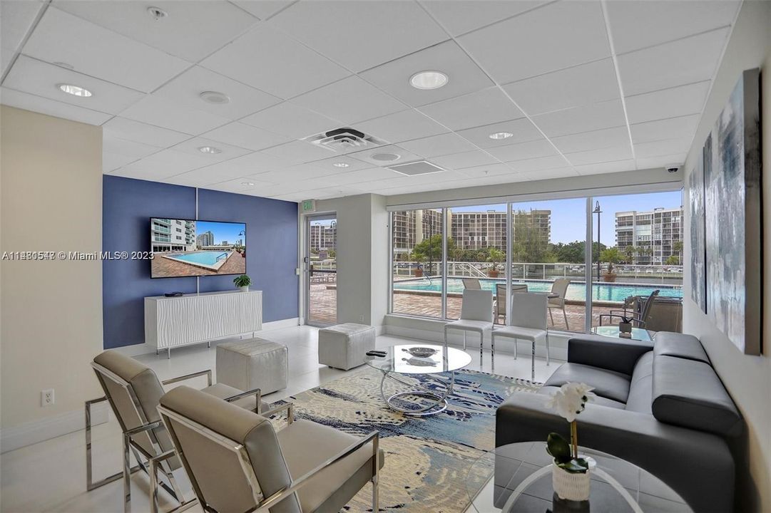 Recently Sold: $354,900 (1 beds, 1 baths, 906 Square Feet)