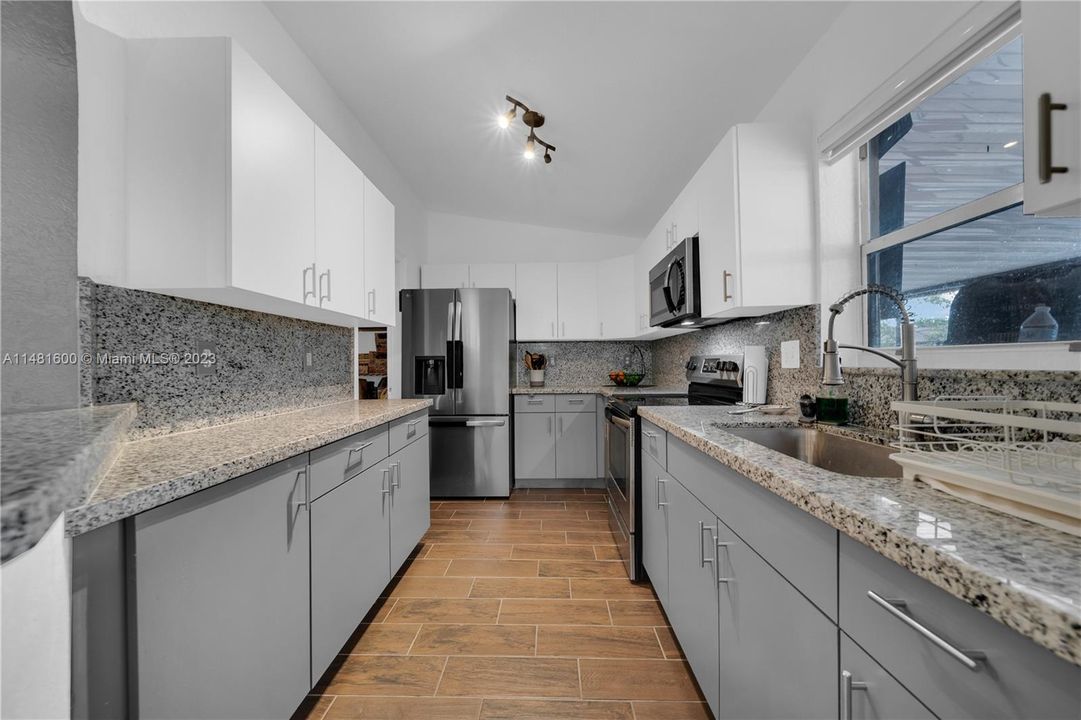 Recently Sold: $550,000 (3 beds, 2 baths, 1587 Square Feet)