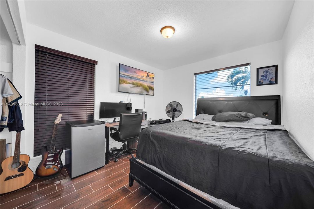 Recently Sold: $550,000 (3 beds, 2 baths, 1587 Square Feet)