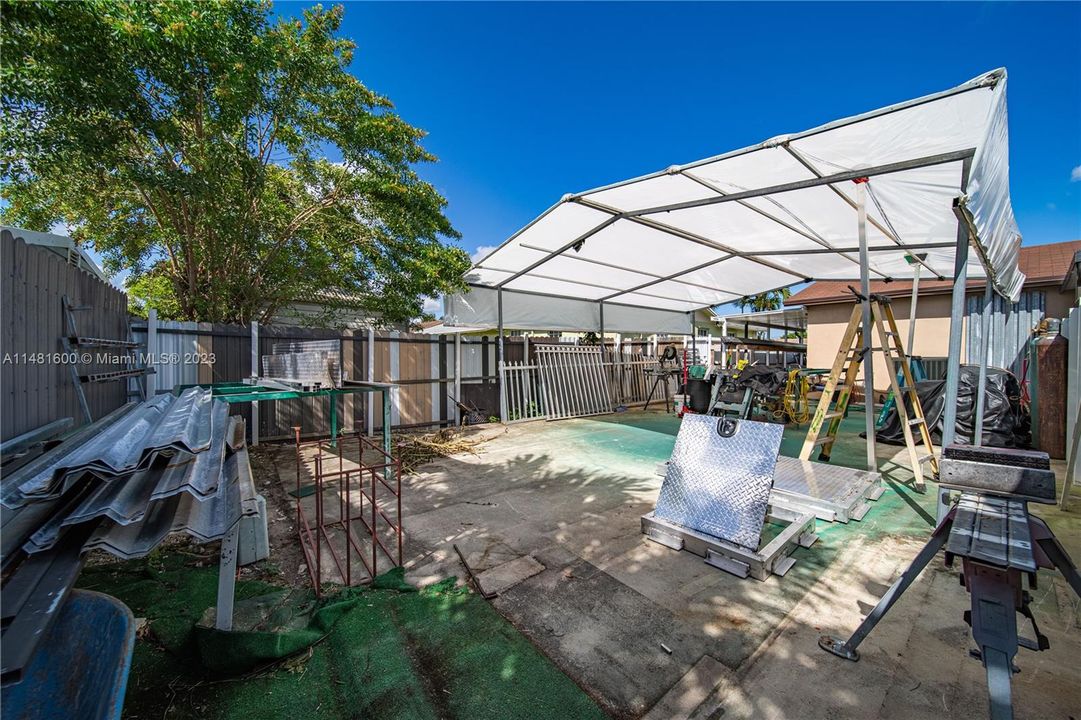 Recently Sold: $550,000 (3 beds, 2 baths, 1587 Square Feet)