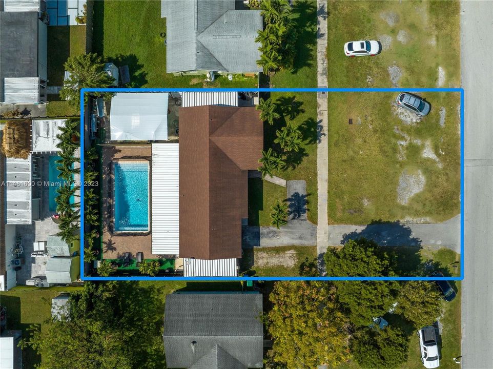 Recently Sold: $550,000 (3 beds, 2 baths, 1587 Square Feet)