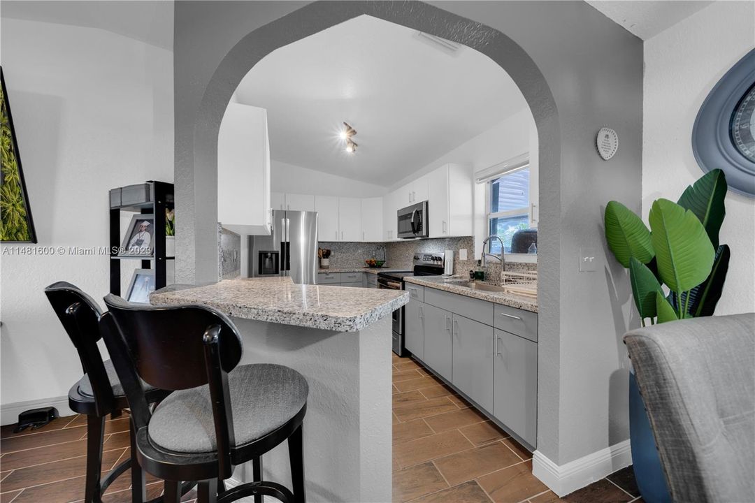 Recently Sold: $550,000 (3 beds, 2 baths, 1587 Square Feet)