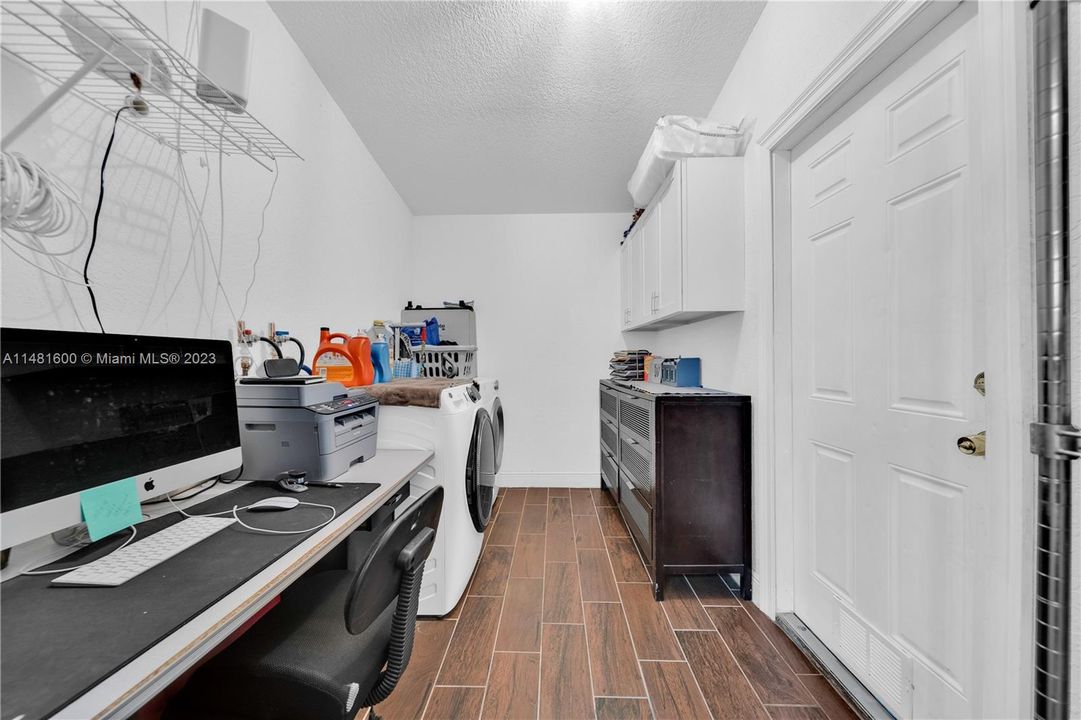 Recently Sold: $550,000 (3 beds, 2 baths, 1587 Square Feet)